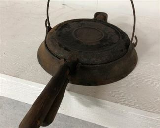 Antique Wagner Waffle Iron