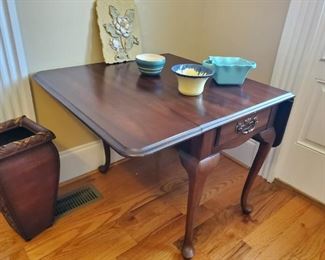 Vintage drop leaf end table 