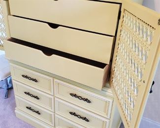 Vintage chest of drawers 