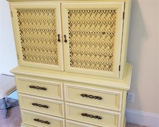 Vintage chest of drawers 