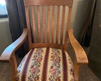 Antique rocking chair in EXCELLENT condition