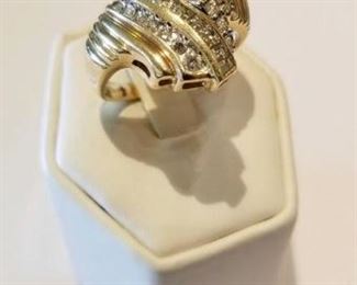 This is a beautiful ring!