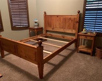 This is a queen bedroom set (mattresses are NOT included).  Included: headboard/footboard, 2 nightstands, dresser and mirror