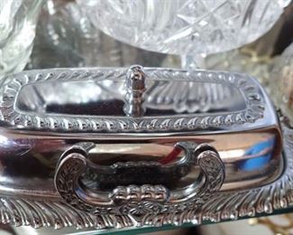 BUTTER DISH WITH KNIFE HOLDER