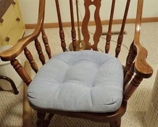 ARMED SIDE CHAIR