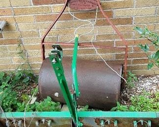 LAWN ROLLER, LAWN THATCHER