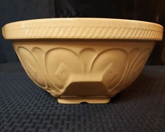 T.G. Green Cornishware 14 inch Gripstand bowl
