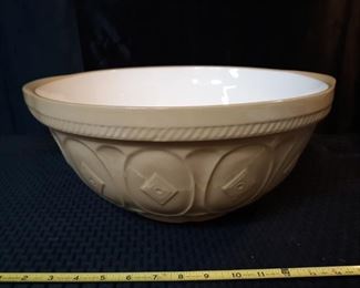 T.G. Green Cornishware 16 inch Gripstand bowl