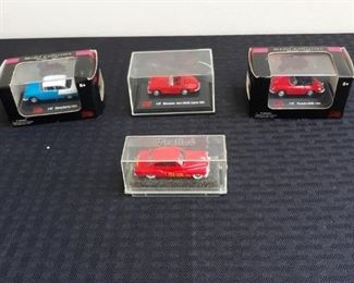 4 187 scale of metal die cast Collector cars Malibu International. Praline