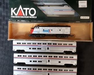 7 N Gauge model train cars