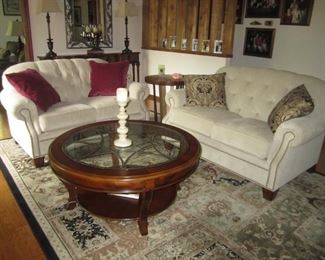 LOVESEATS BY FLEXSTEEL, AREA RUG, COFFEE TABLE