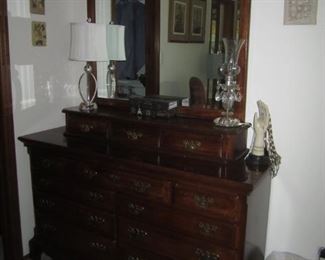 QUEEN SIZE BEDROOM SET