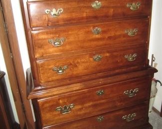 CHEST OF DRAWERS