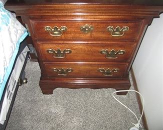 PAIR OF NIGHTSTANDS