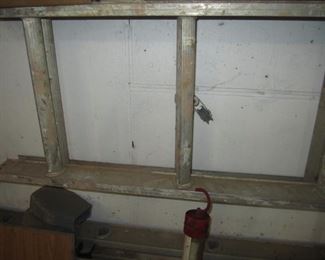 LONG EXTENSION LADDER