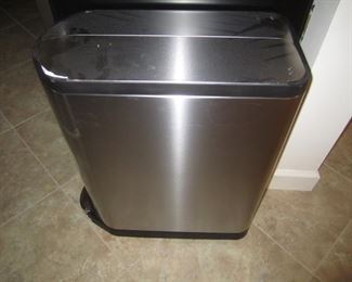 TRASH CAN