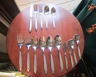 ONEIDA FLATWARE 16 PLACE SET