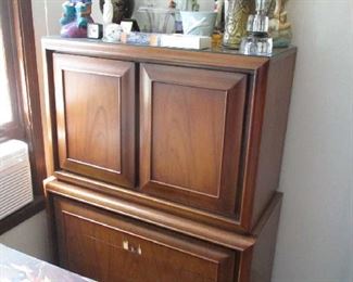 Mid-century modern bedroom furniture