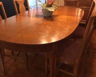 dining room table w/3 leafs