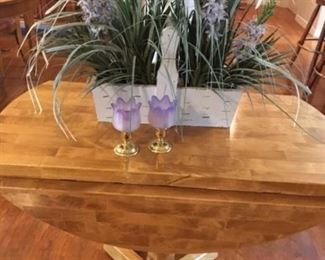nice floral arrangement on drop leaf table