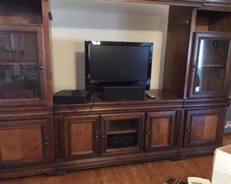 large entertainment center 3 pieces can be easily separated
