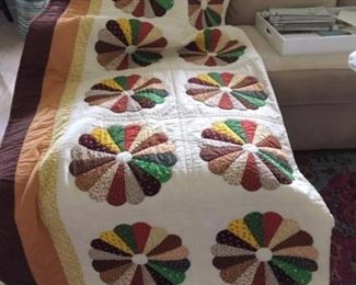 beautiful hand made quilt king size made in 1987 $125.00
