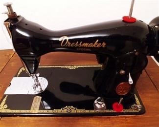  De Luxe Dressmaker Sewing Machine japan.
