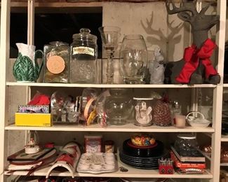 Quality kitchenware and home décor throughout the house, most in excellent condition.