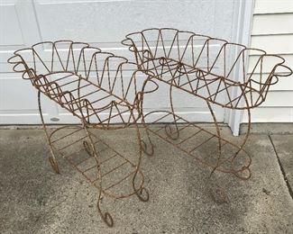 Large selection of outdoor yard and garden art, planters and accessories.