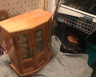 Jewelry box