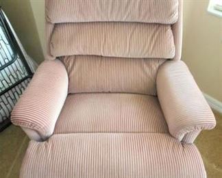 Lazy Boy Mauve recliner https://ctbids.com/#!/description/share/209066