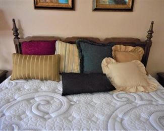 Lot of 7 pillows - various colors & shapes https://ctbids.com/#!/description/share/209078