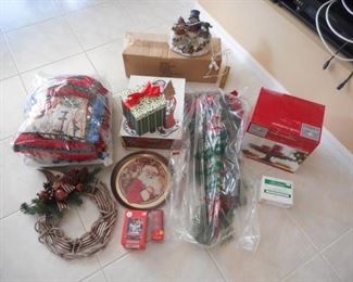 Lot of 15 pcs. Christmas items - pillow, wreath, misc. https://ctbids.com/#!/description/share/209165