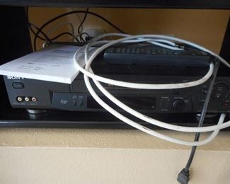 Sony VCR w/remote & manual - SLB-N71   https://ctbids.com/#!/description/share/209198