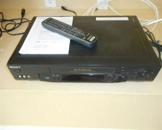 Sony CD/DVD player w/remote & manual - DVP/SR510H             https://ctbids.com/#!/description/share/209206