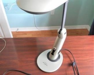 Lights of America Sunlight lamp - adjustable - 21" tall https://ctbids.com/#!/description/share/209255