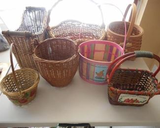 Lot of 7 baskets - various sizes & shapes https://ctbids.com/#!/description/share/209290
 