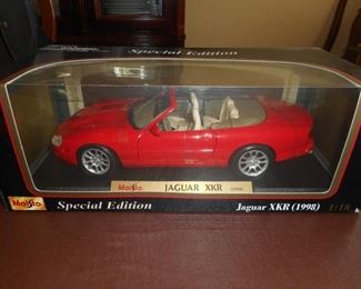 Maisto Jaguar XKR 1998 1:18 collector car https://ctbids.com/#!/description/share/209296