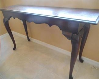 Wooden sofa table https://ctbids.com/#!/description/share/209365