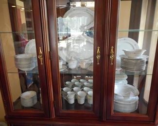 Service for 12 - Wyndam Japan Fine China - Valencia 364 plus serving pcs. https://ctbids.com/#!/description/share/209366