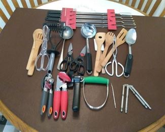 Lot of 22 pc Kitchen utensils - misc. items https://ctbids.com/#!/description/share/209984