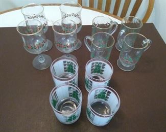 Lot of 12 pc Christmas glasses https://ctbids.com/#!/description/share/209999