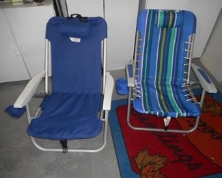 Lot of 2 beach chairs w/pillows & cupholders https://ctbids.com/#!/description/share/210483