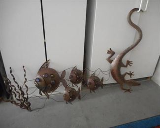 2 pieces outside wall decor - fish & gecko https://ctbids.com/#!/description/share/210485