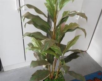 4 foot tall faux plant https://ctbids.com/#!/description/share/210487