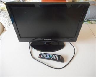 Samsung 2010 TV & remote, 18.5" screen https://ctbids.com/#!/description/share/210652