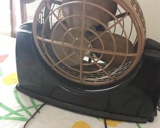 1949 fresh-n-air Bakelite desk fan