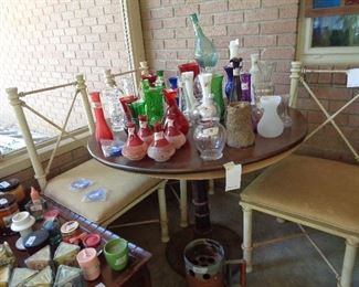 table w/3 chairs & vases