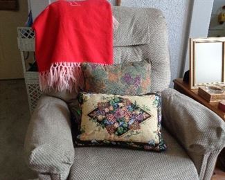 lift chair, great condition