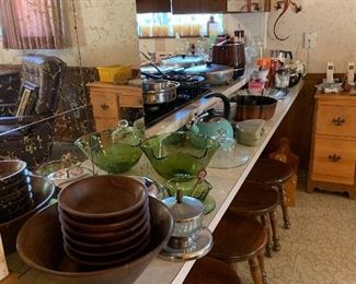 Assorted kitchenware